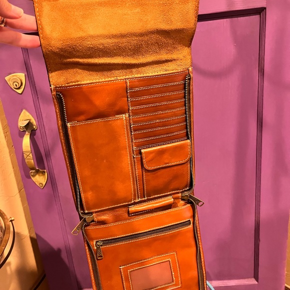 PATRICIA NASH LEATHER TRAVEL PURSE - Picture 4 of 6